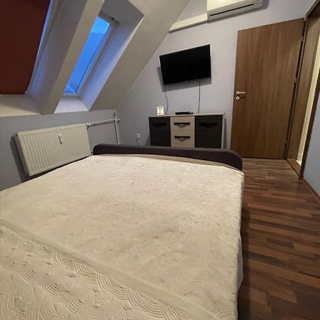 Palank Apartman Мошонмадяровар Екстер'єр фото