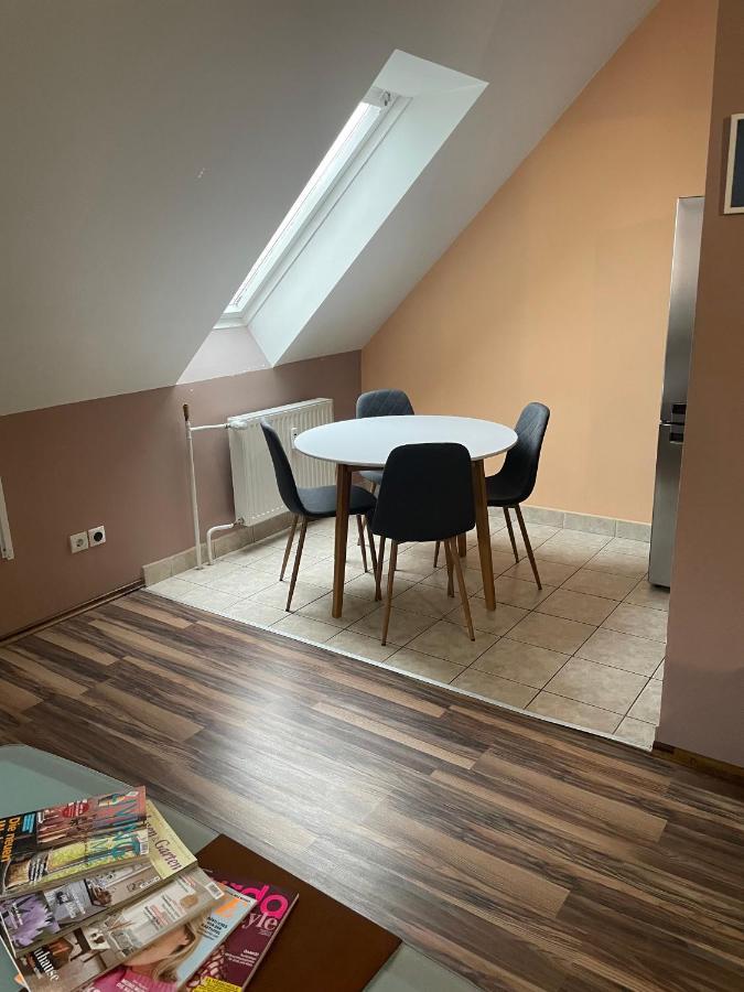 Palank Apartman Мошонмадяровар Екстер'єр фото