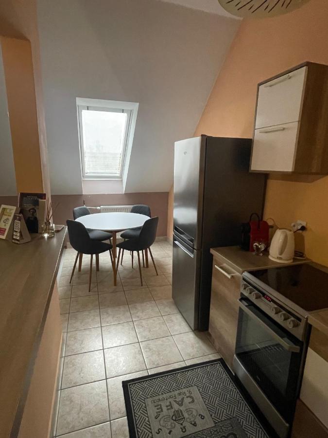 Palank Apartman Мошонмадяровар Екстер'єр фото