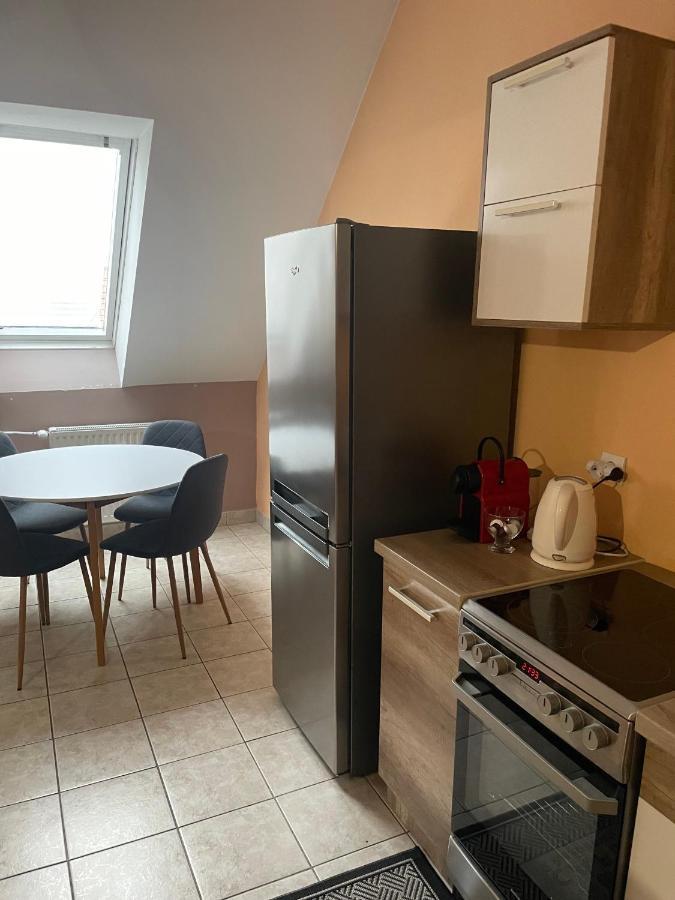 Palank Apartman Мошонмадяровар Екстер'єр фото