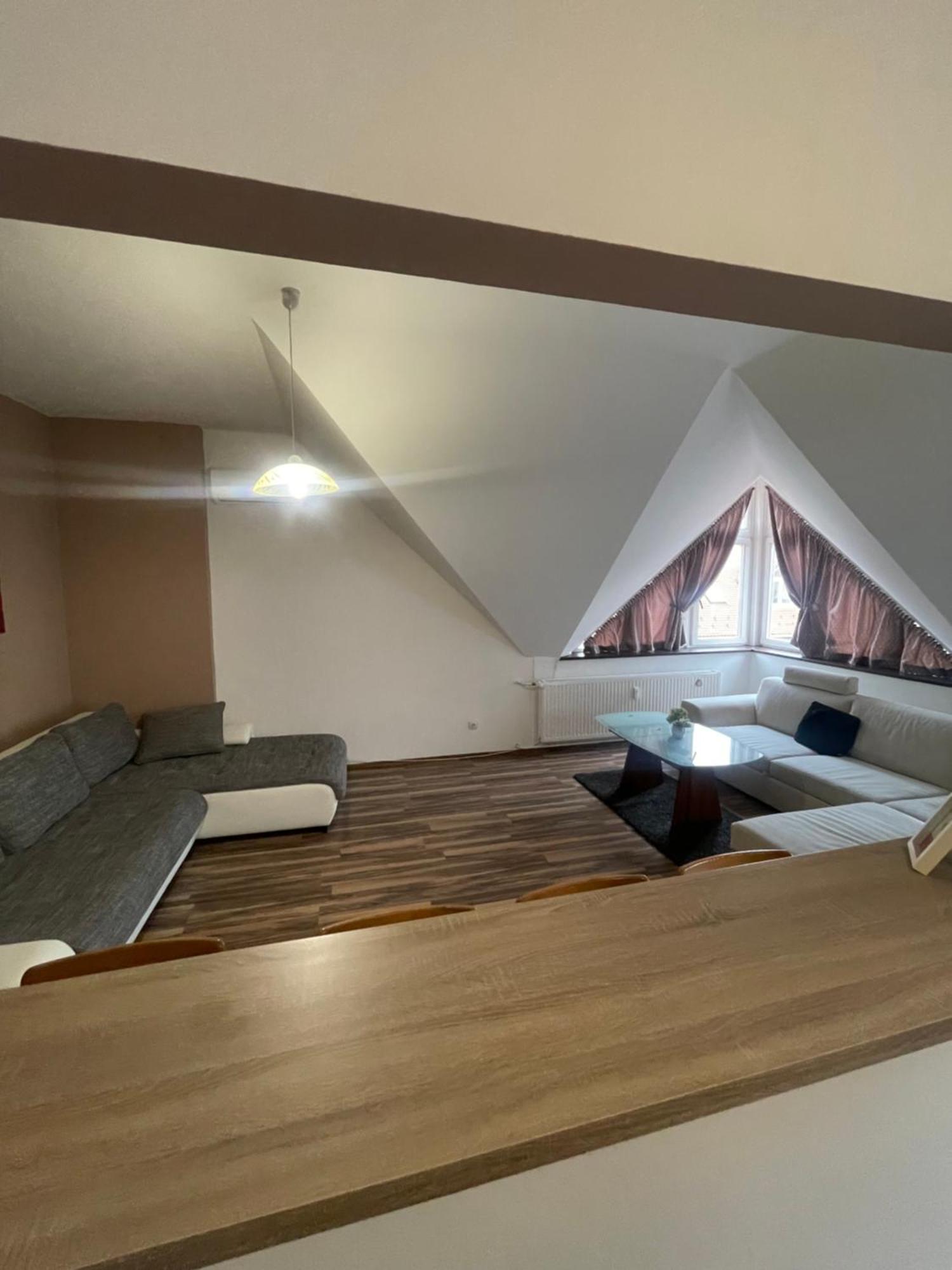 Palank Apartman Мошонмадяровар Екстер'єр фото