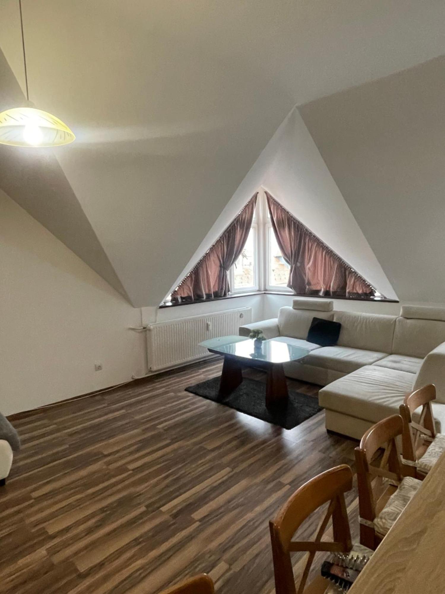 Palank Apartman Мошонмадяровар Екстер'єр фото