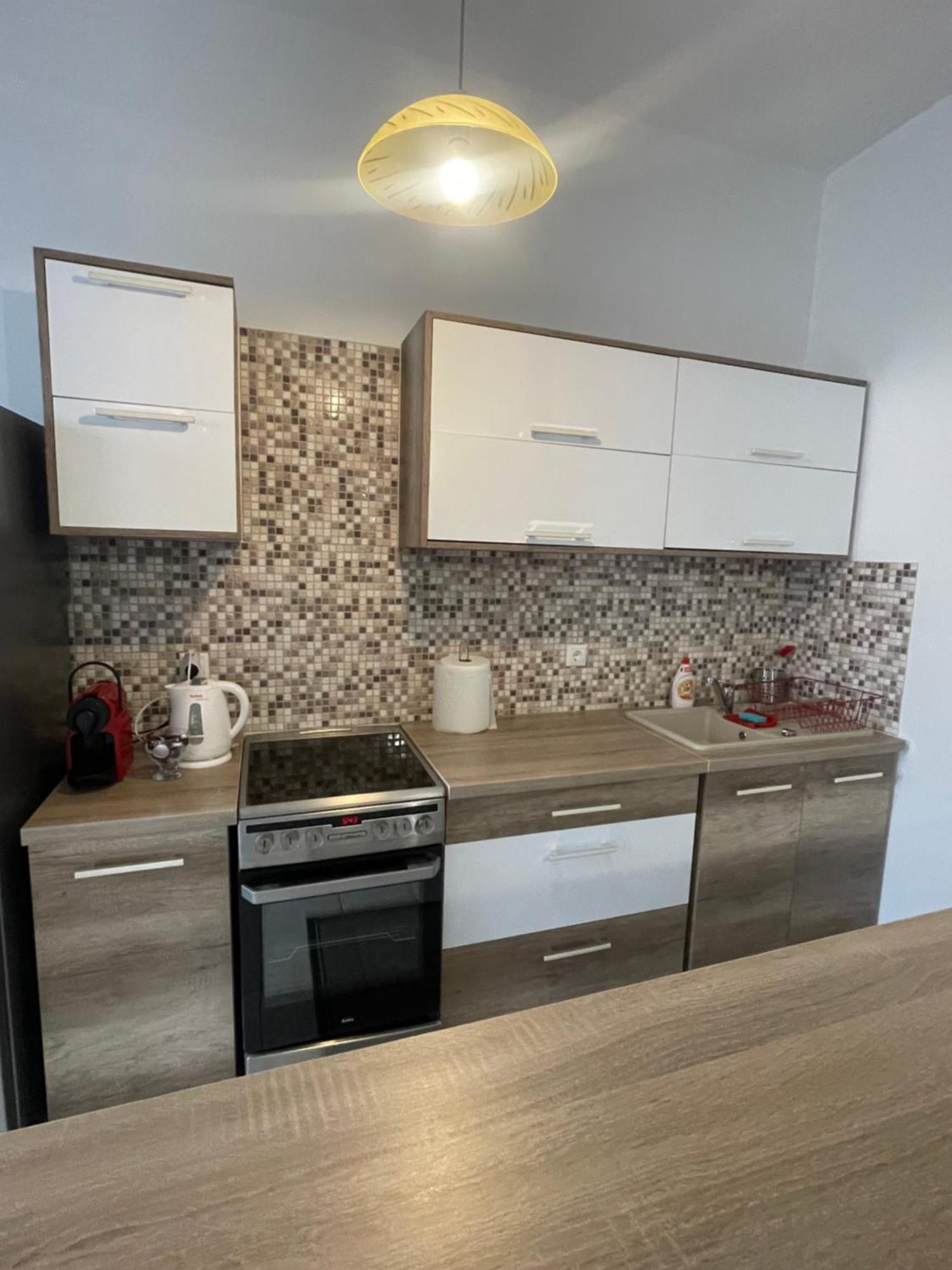 Palank Apartman Мошонмадяровар Екстер'єр фото