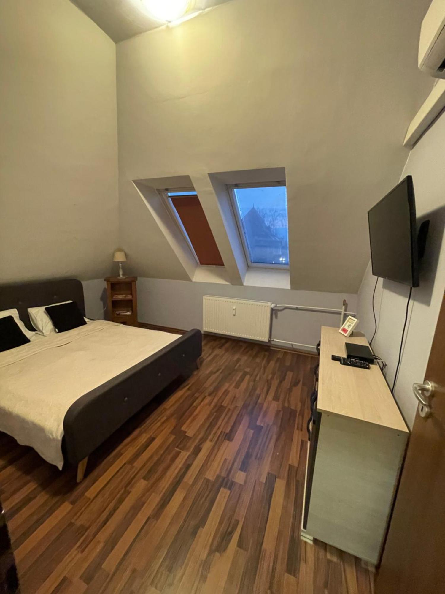 Palank Apartman Мошонмадяровар Екстер'єр фото