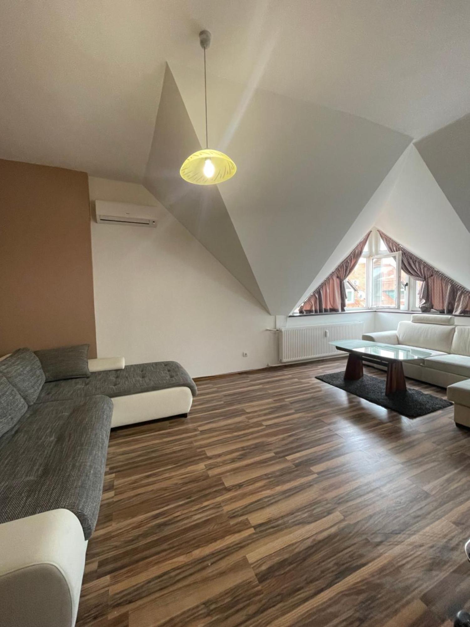 Palank Apartman Мошонмадяровар Екстер'єр фото