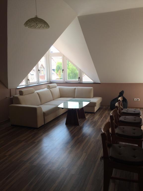 Palank Apartman Мошонмадяровар Екстер'єр фото